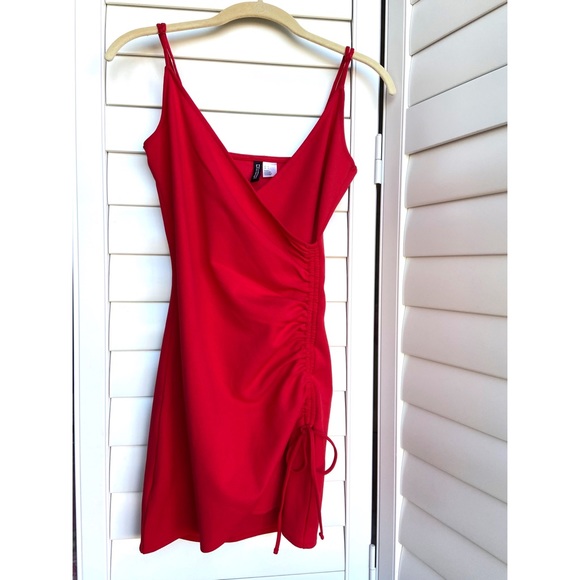Flattering red bodycon dress - Picture 5 of 5